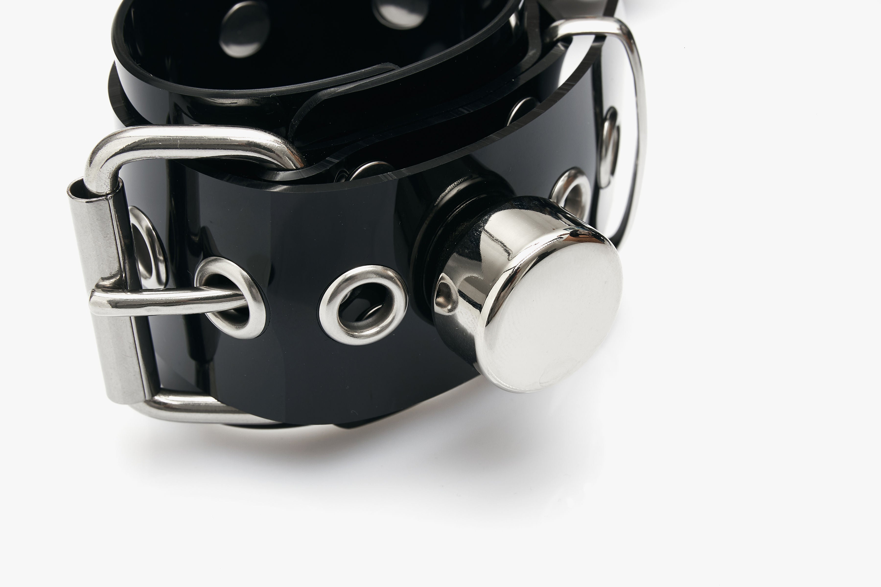 Wrist cuffs with eyelets and Segifix Lock