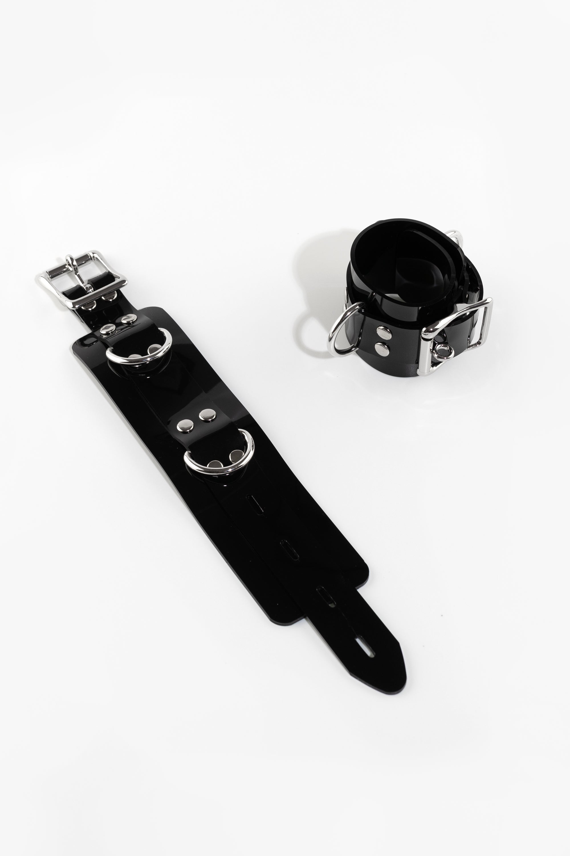 Lockable wrist cuffs, black/chrome