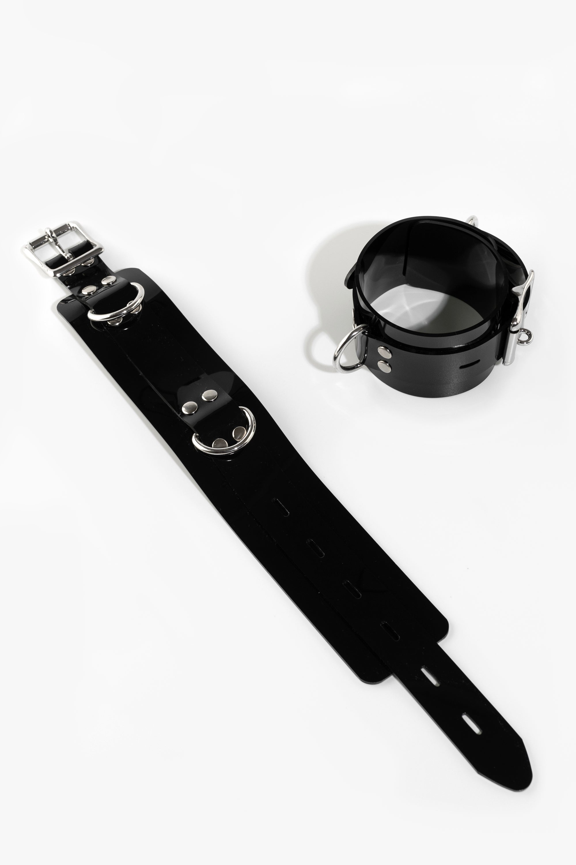 Lockable ankle cuffs, black/chrome