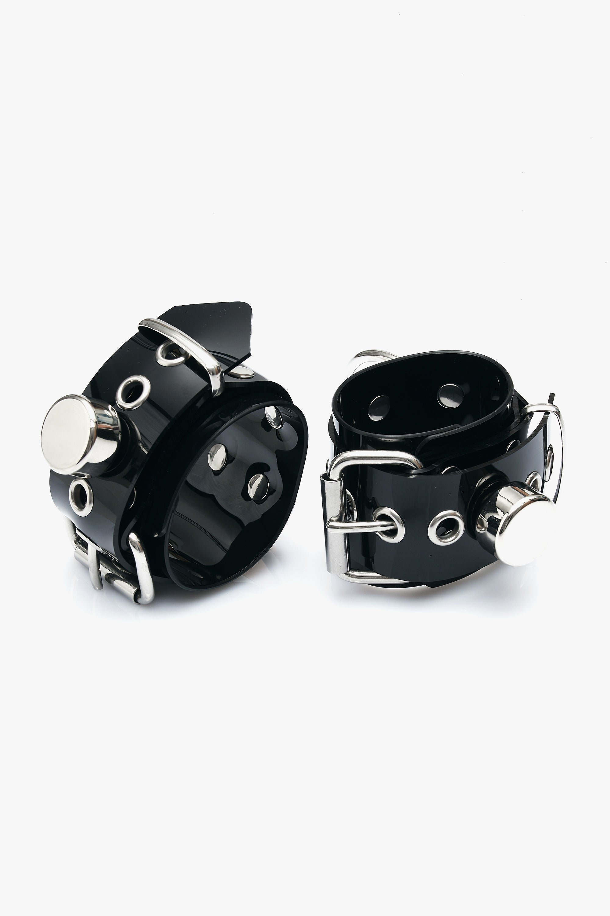 Wrist cuffs with eyelets and Segifix Lock