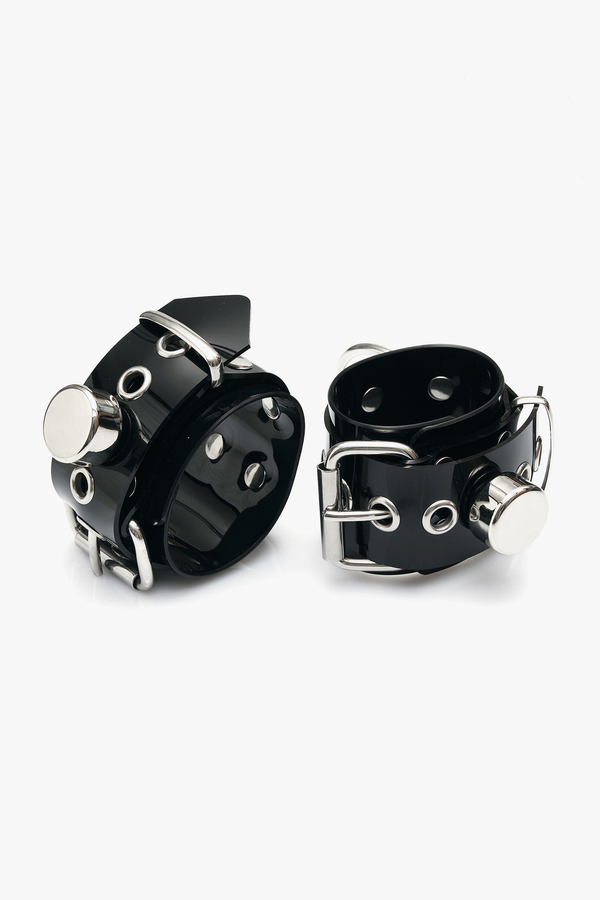 Wrist cuffs with eyelets and Segifix Lock